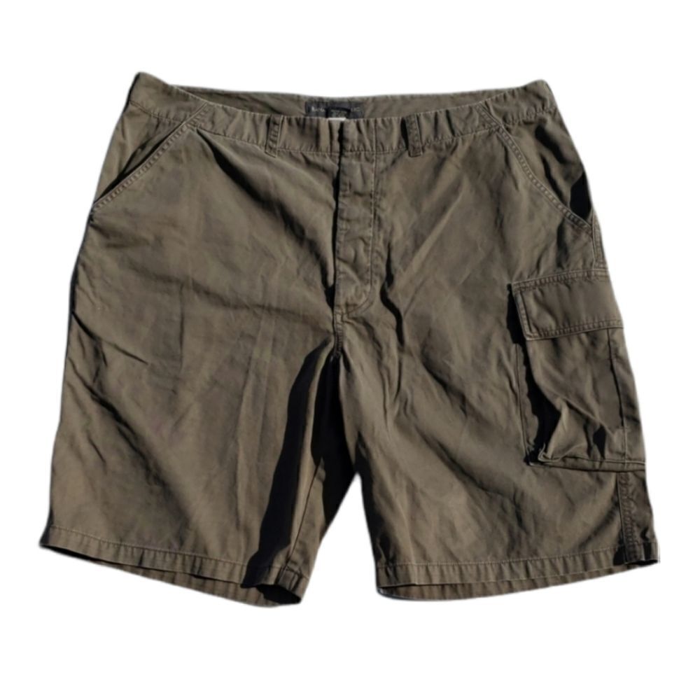 Banana Republic neutral men cargo shorts